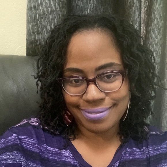 Meet your Posher, Felicia - Picture 3 of 3